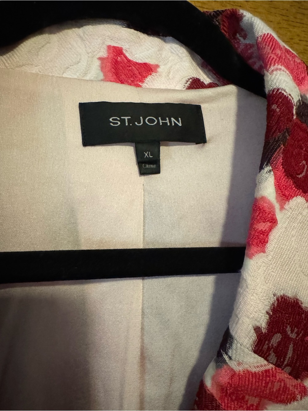 Gorgeous St. John Silk Blend Floral Embroidered Coat - Red & Pink - Picture 3 of 7